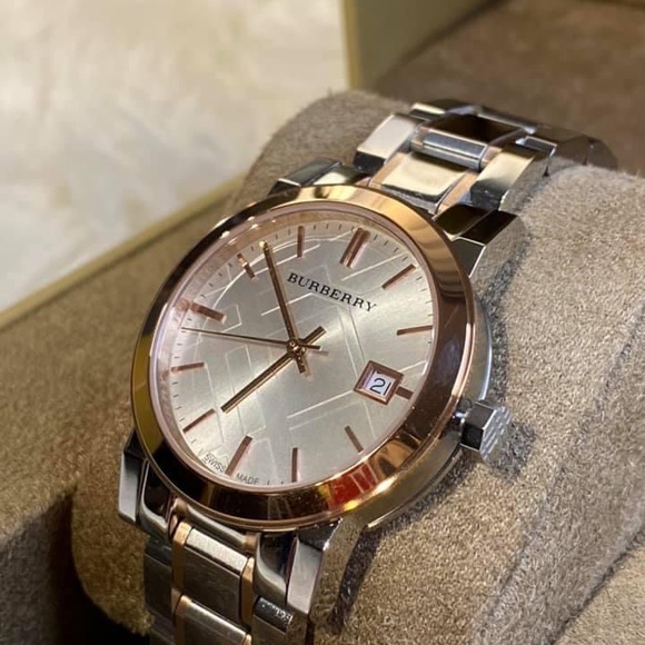 SOLD / Burberry Women Two-Tone Stainless Steel Watch
Swiss Made
Sapphire Crystal - Picture 9 of 12